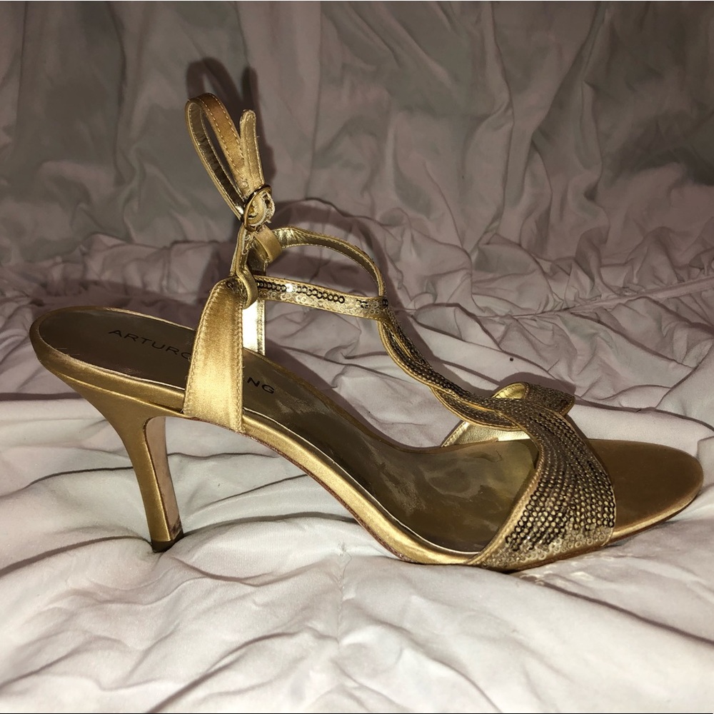 Arturo Chiang gold heels